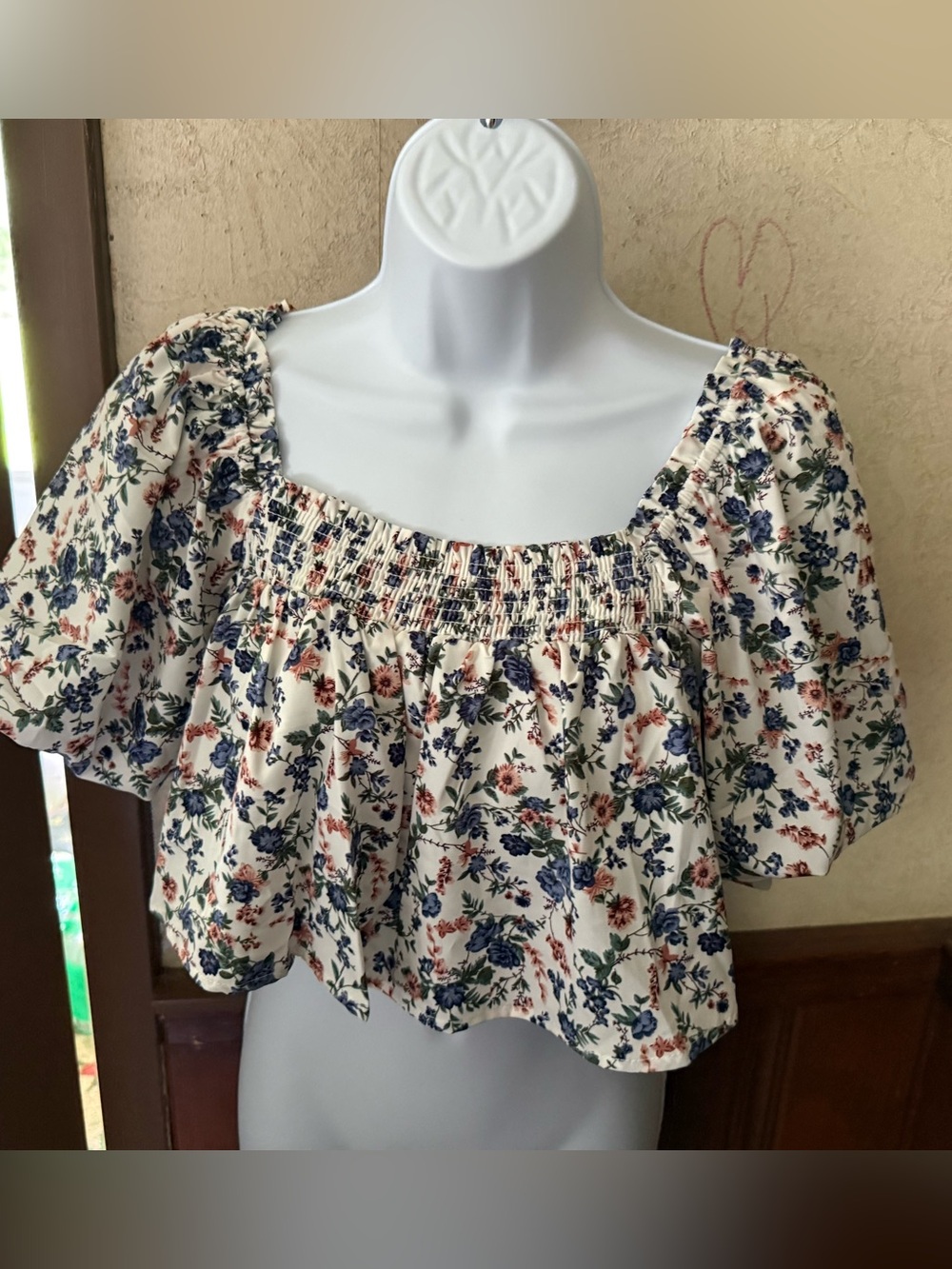 New Altar’d State Floral Smocked Cropped Top S Small nwt